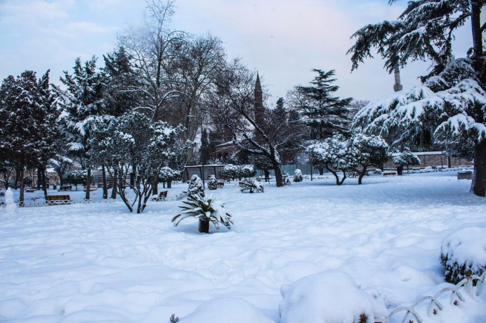 بالصور.. الأبيض يكسوها إسطنبول