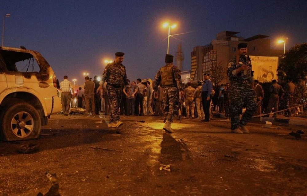 عشرات القتلى والجرحى في تفجير بحي الكرادة وسط بغداد