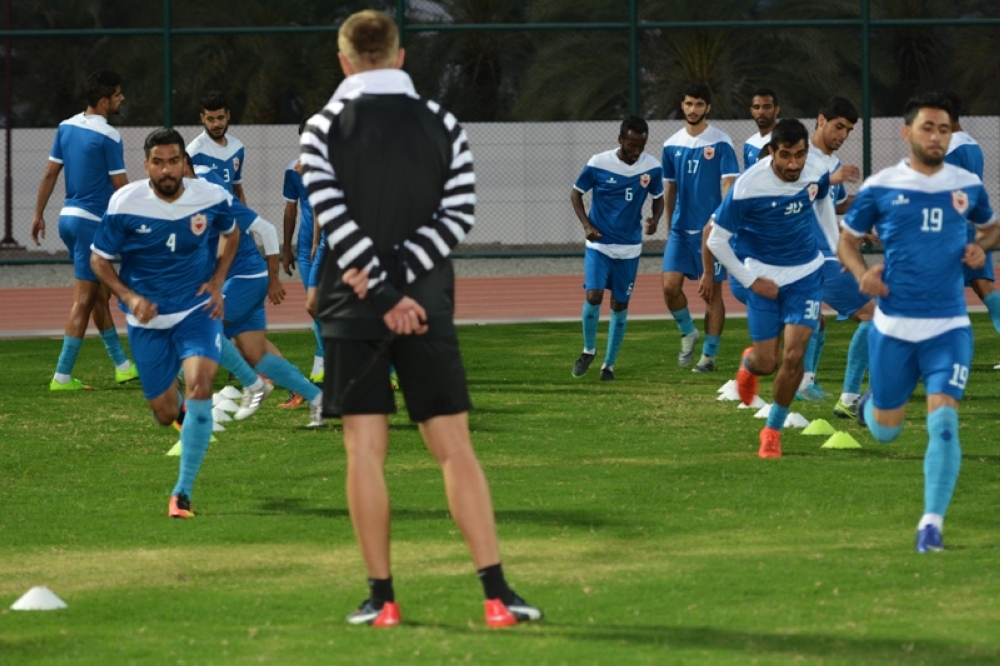 الأحمر يصطدم بالعنابي بحثاً عن ضلع بـــ"المربع"