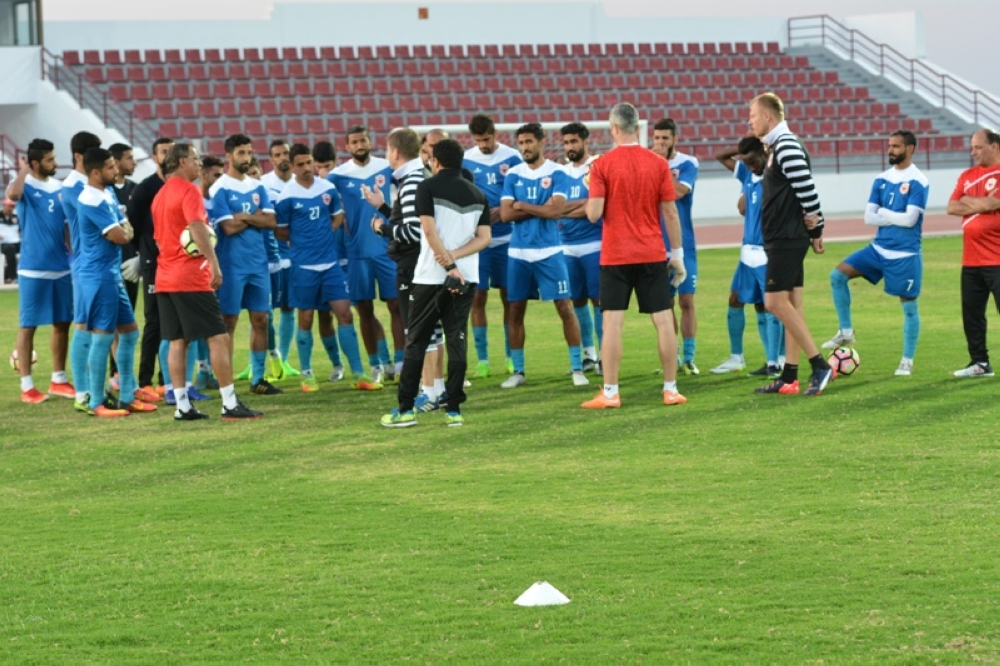 الأحمر يصطدم بالعنابي بحثاً عن ضلع بـــ"المربع"