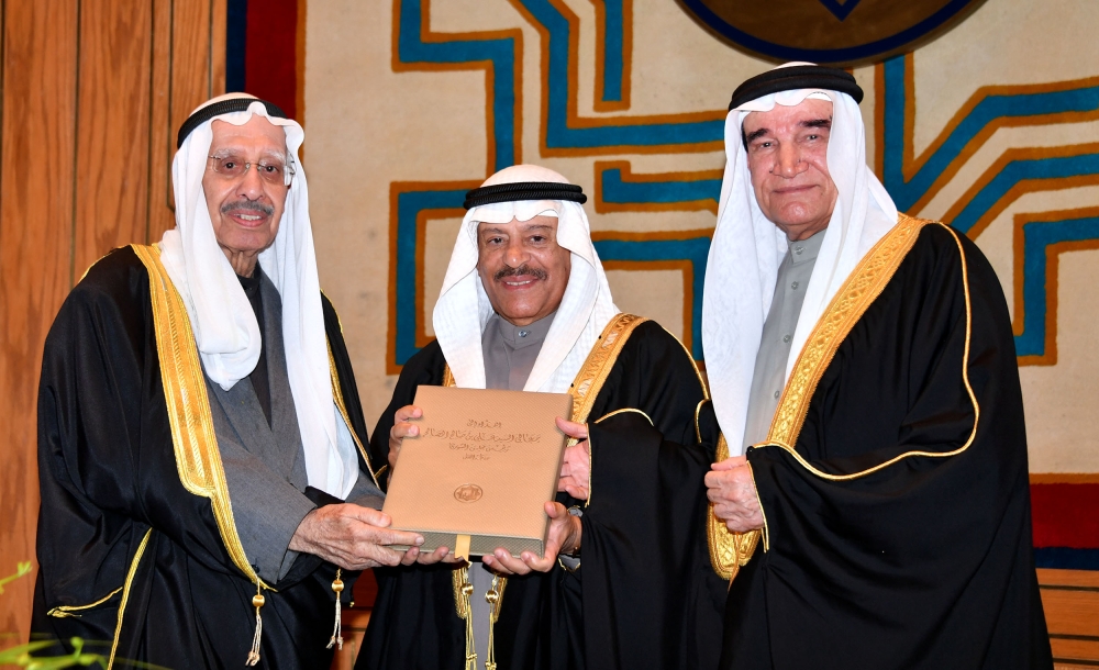 محمد بن مبارك يرعى تدشين كتاب "أبحاث ودراسات الدكتور جليل إبراهيم العريض"