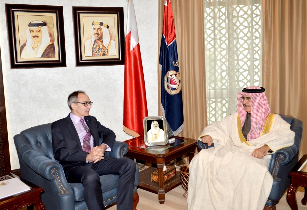 وزير الداخلية يستقبل سفير المملكة المتحدة