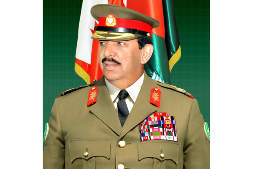 القائد العام يصدر أمره بترقية 2900 من العسكريين بقوة دفاع البحرين