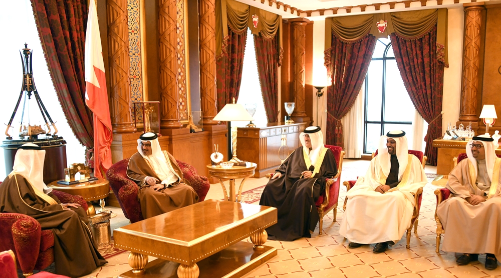 ولي العهد يستقبل سفير المملكة العربية السعودية