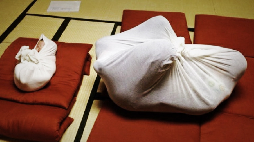 "تقميط" البالغين في اليابان يخلصهم من الأوجاع