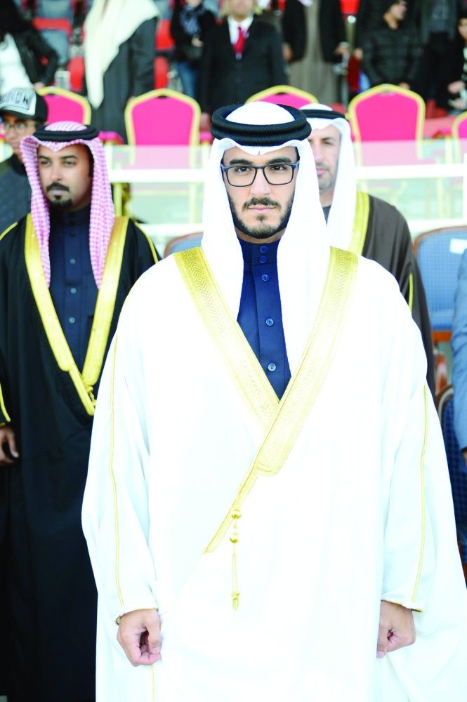 بالصور..عيسى بن سلمان يتوج الفائز بكؤوس ولي العهد بعد سباقات مثيرة