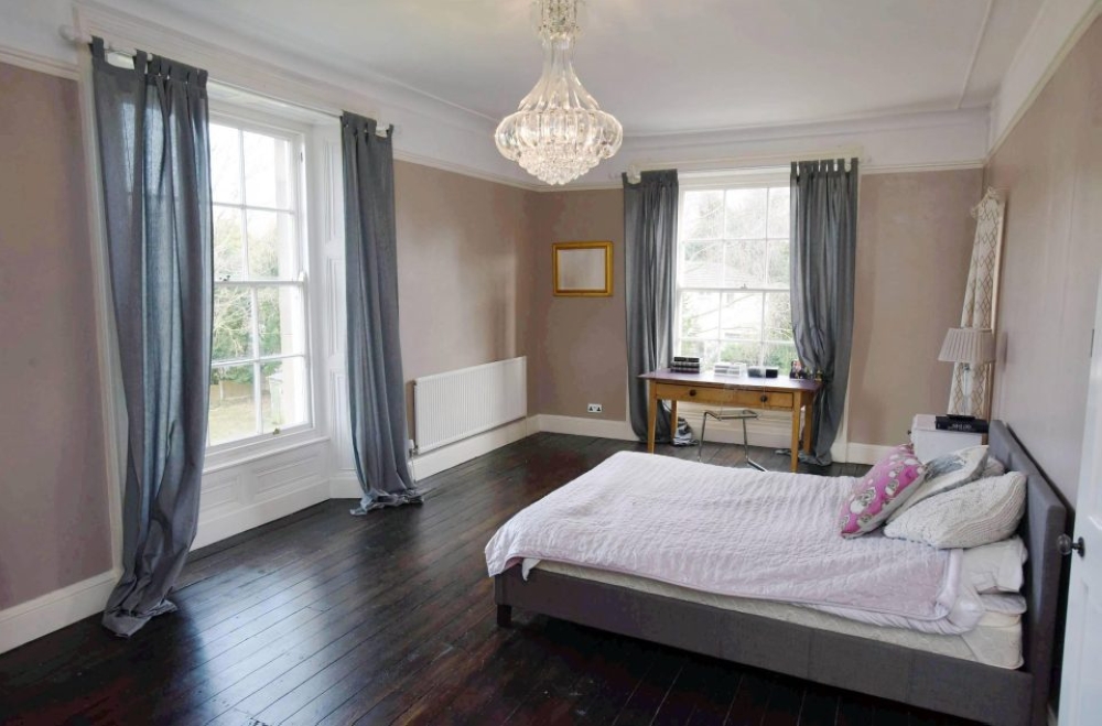 بريطاني يعرض منزله الفخم للبيع مقابل 2.5 دولار