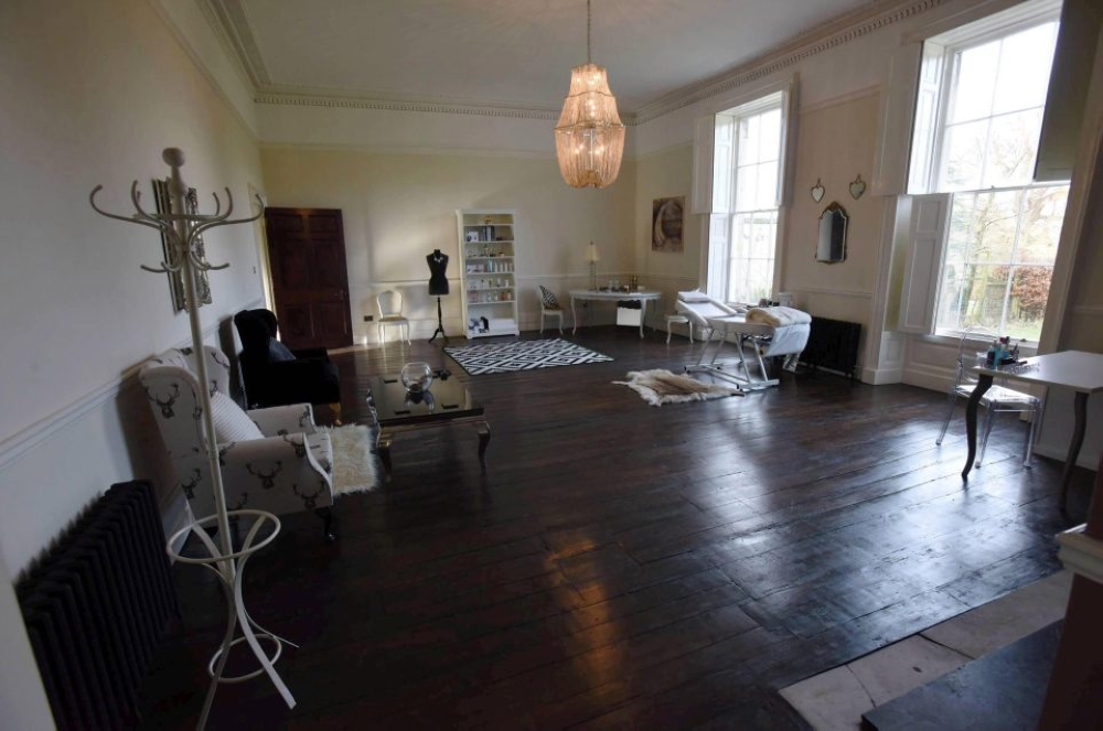 بريطاني يعرض منزله الفخم للبيع مقابل 2.5 دولار