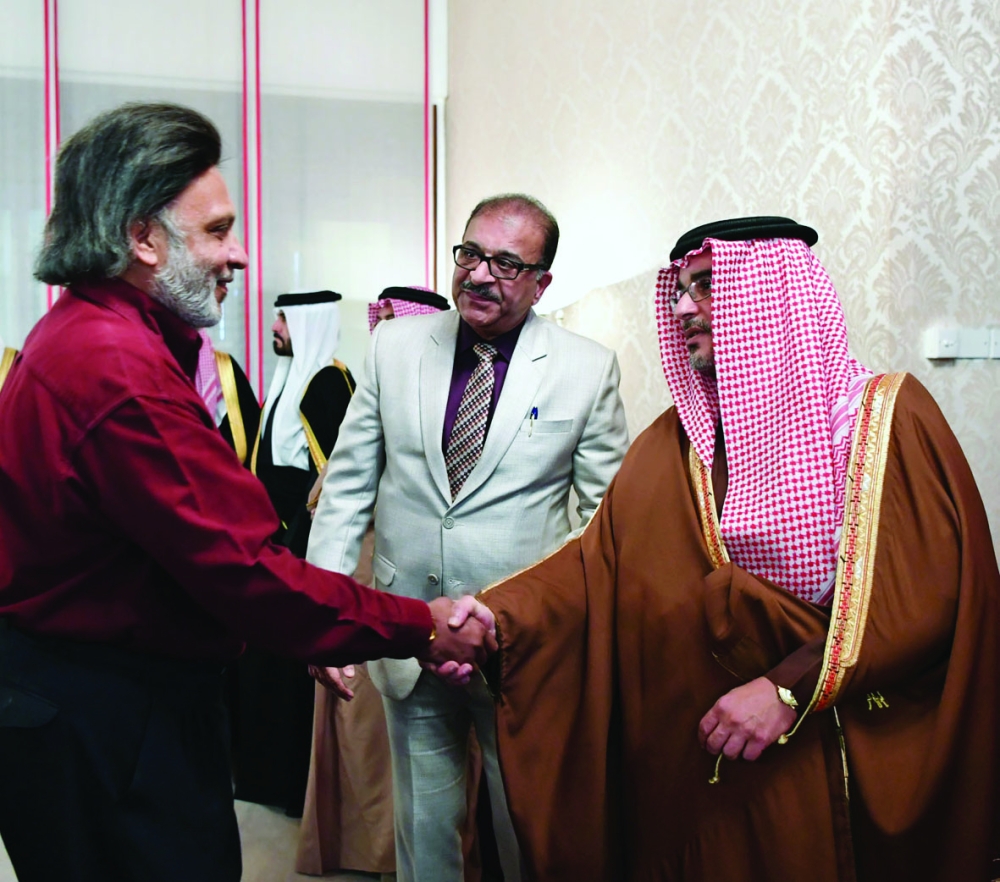 نائب الملك يرحب بالمواطنين في مجلسه الأسبوعي