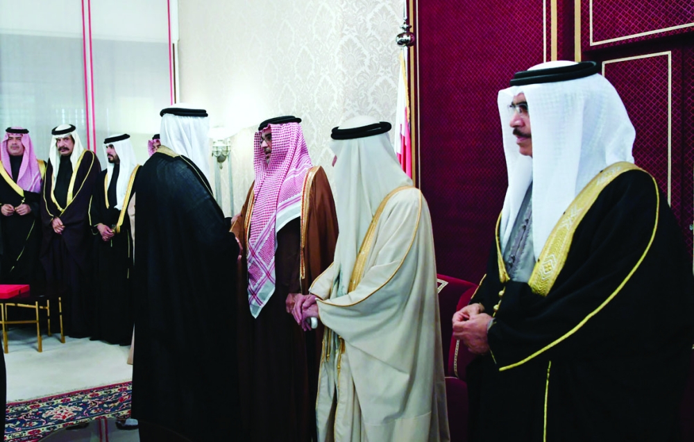 نائب الملك يرحب بالمواطنين في مجلسه الأسبوعي