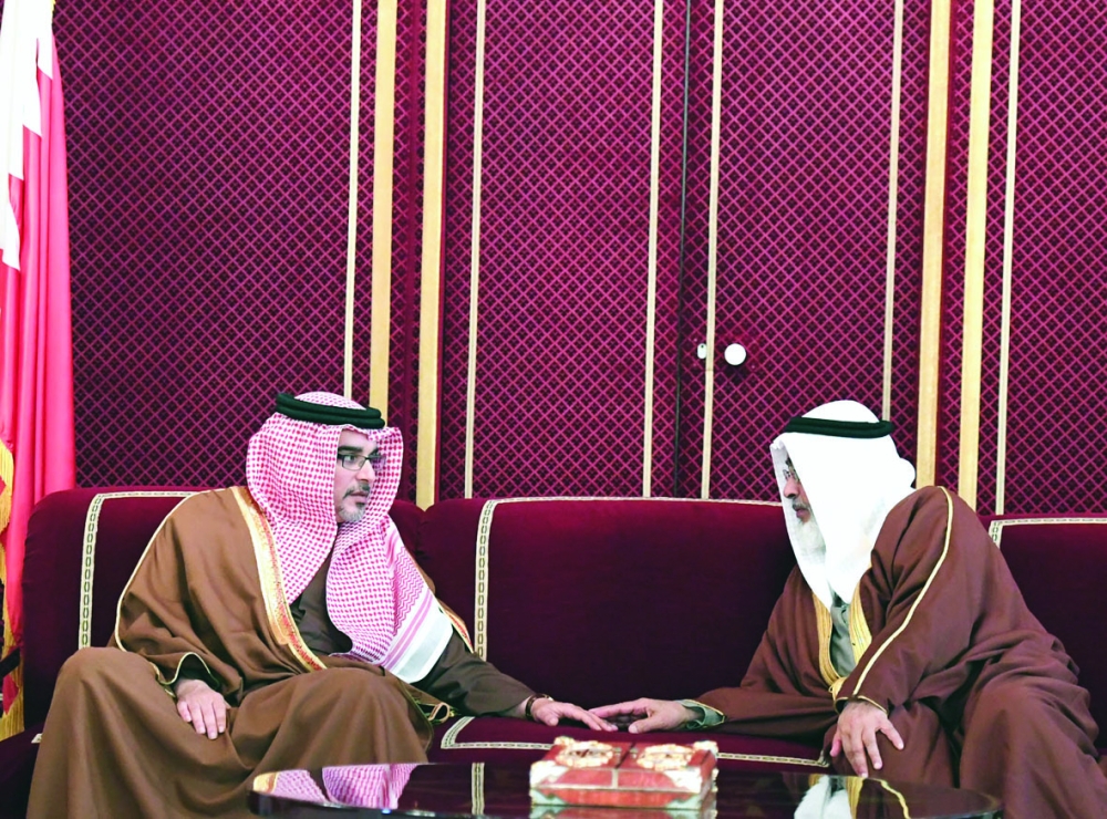 نائب الملك يرحب بالمواطنين في مجلسه الأسبوعي