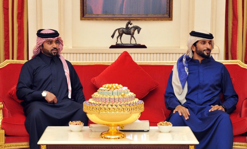 بحضور ناصر بن حمد.. فيصل بن راشد يحتفي بالصقارة الخليجيين