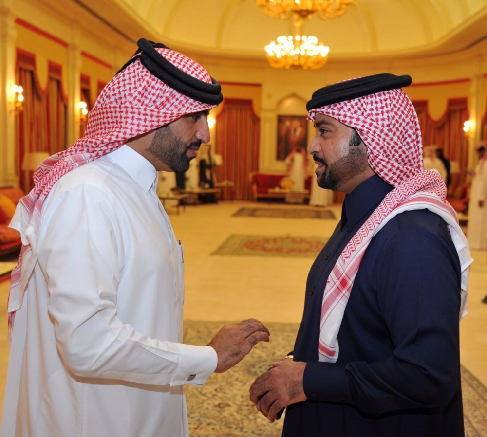 بحضور ناصر بن حمد.. فيصل بن راشد يحتفي بالصقارة الخليجيين