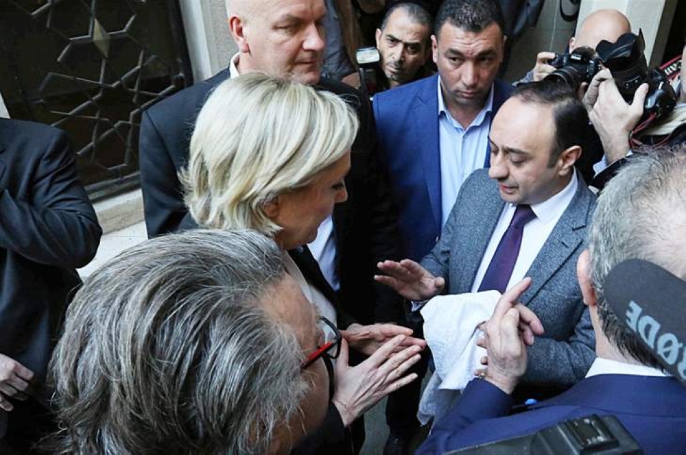 المرشحة الفرنسية لوبان ترفض التحجب للقاء مفتي لبنان وتغادر