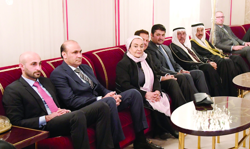 ولي العهد يستقبل أفراد العائلة المالكة والوزراء بمجلسه الأسبوعي