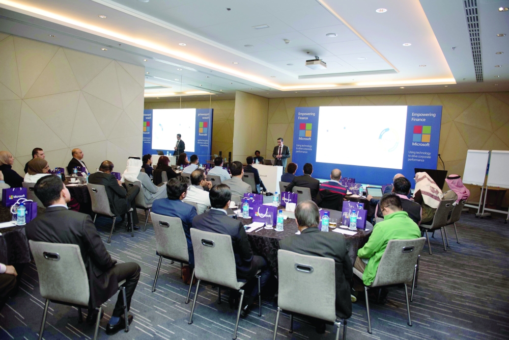 "مايكروسوفت" تسخر خبراتها لمساعدة العملاء للانتقال للتمويل الرقمي