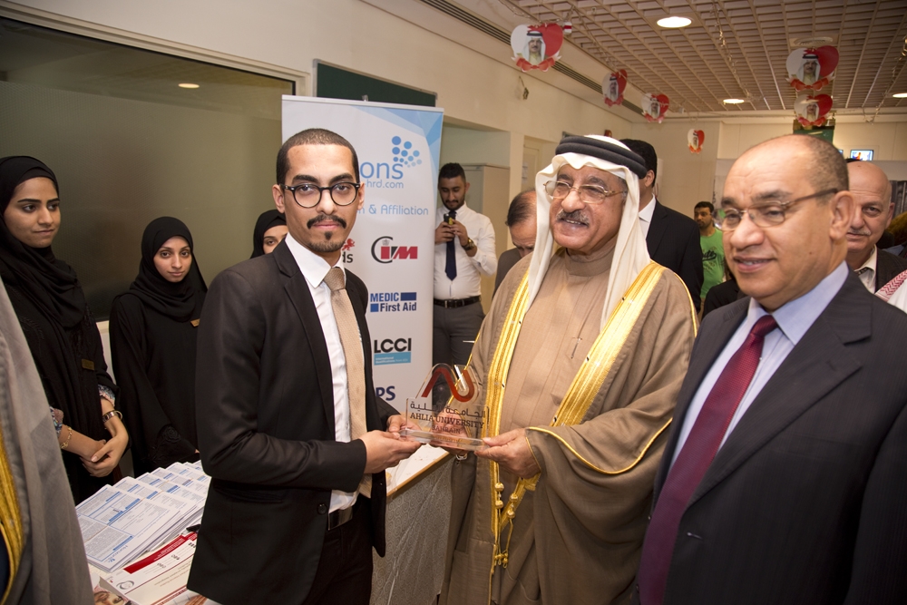 رئيس "الأهلية": "العام" و"الخاص" يضطلعان بدور في تدريب الخريجين