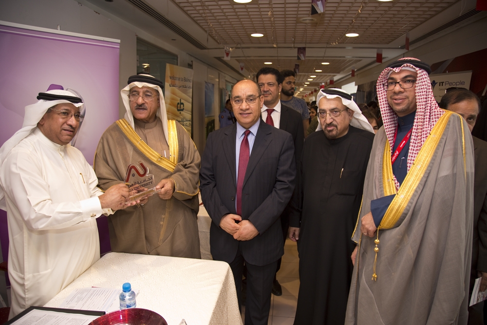 رئيس "الأهلية": "العام" و"الخاص" يضطلعان بدور في تدريب الخريجين