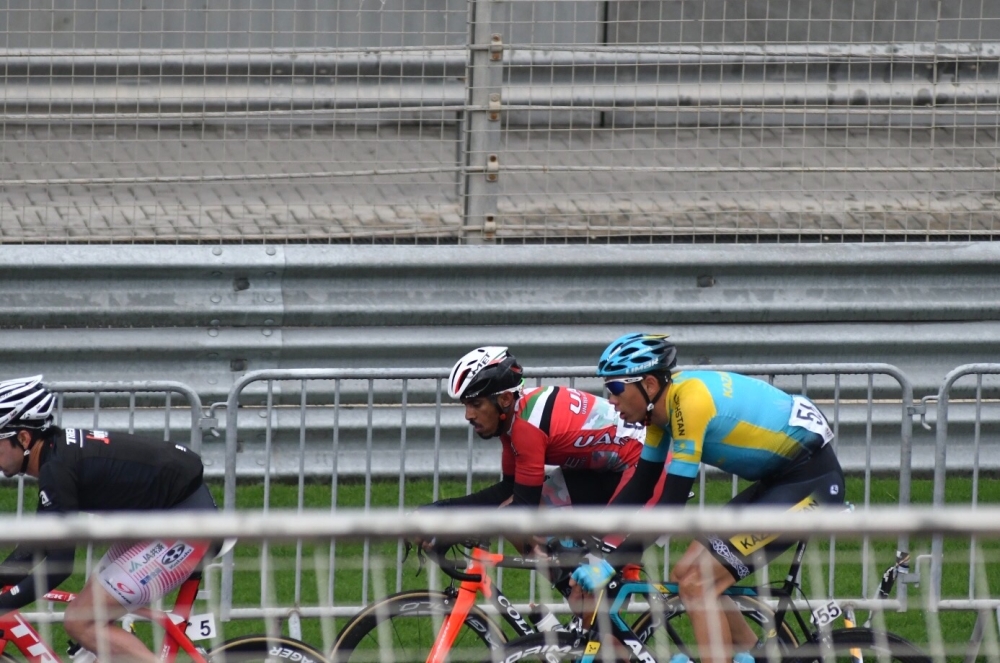 ناصر بن حمد يتوج الدراج الكوري بارك بطلا لسباق الطريق لفئة الرجال