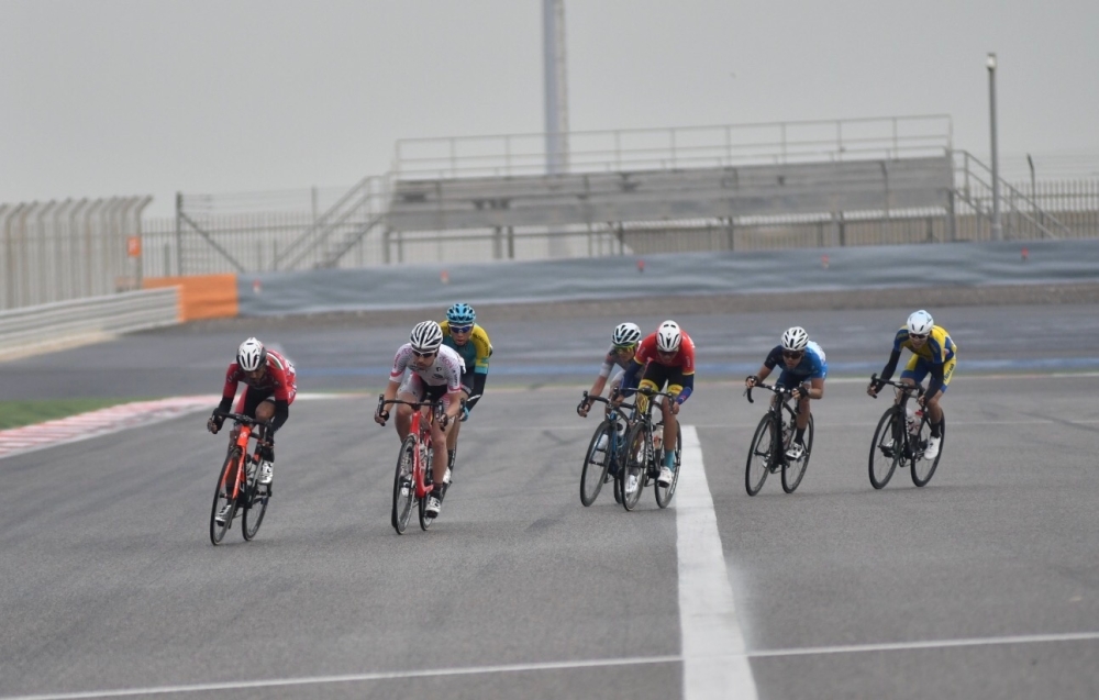 ناصر بن حمد يتوج الدراج الكوري بارك بطلا لسباق الطريق لفئة الرجال