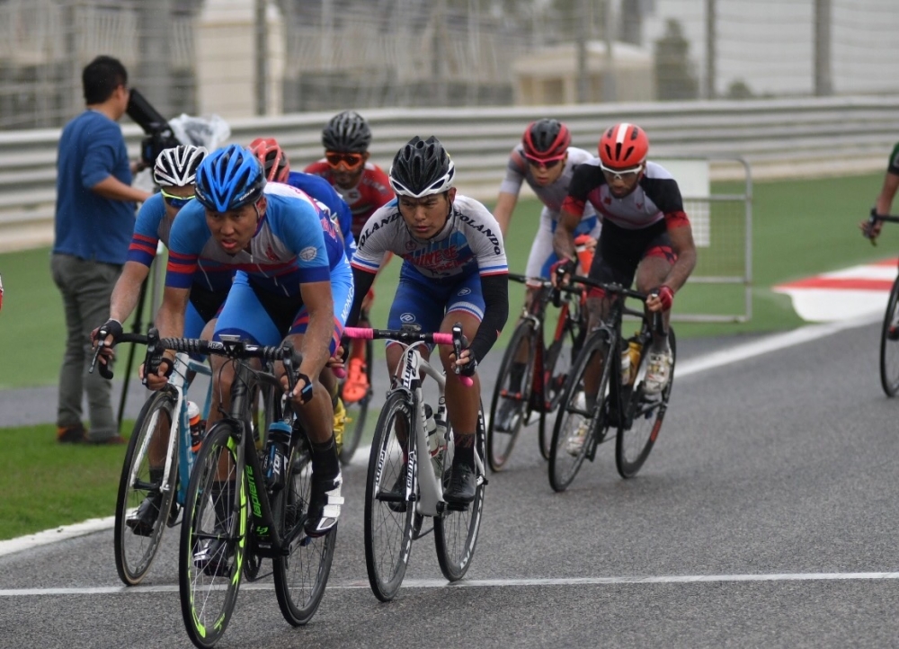 ناصر بن حمد يتوج الدراج الكوري بارك بطلا لسباق الطريق لفئة الرجال