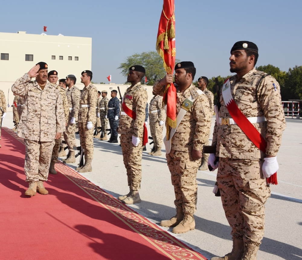 القائد العام يشيد بما حققه مركز تدريب قوة الدفاع الملكي