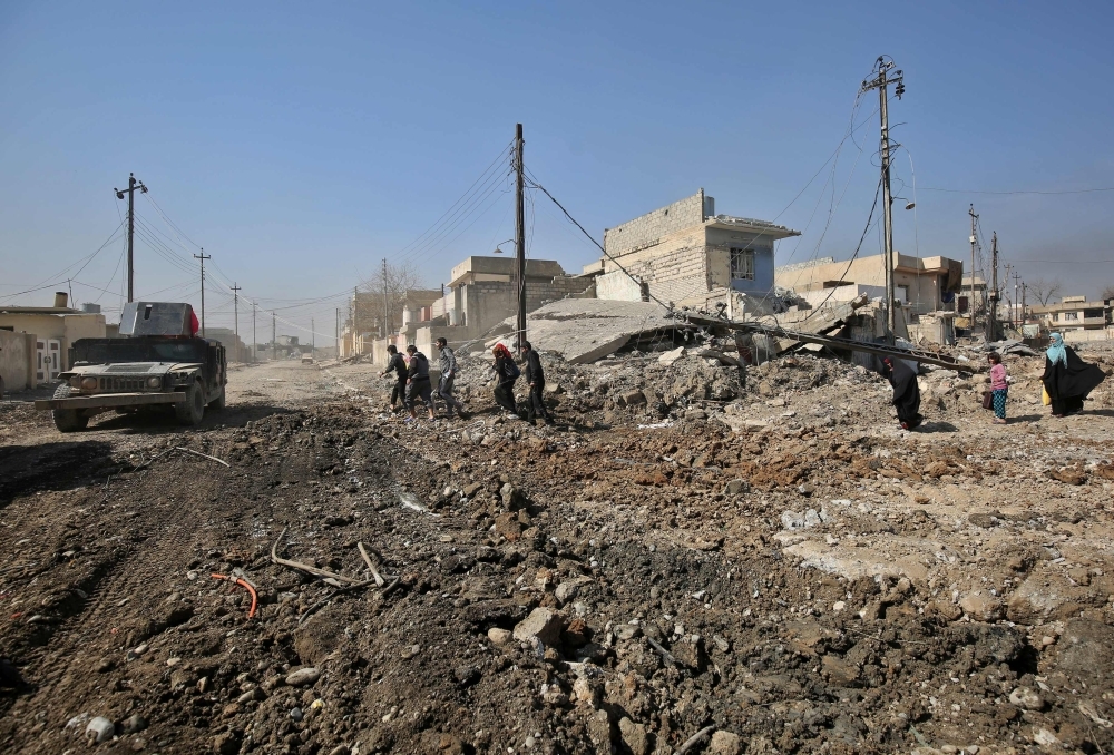 &rlm;جثث في شوارع الموصل ومدنيون تحت الأنقاض