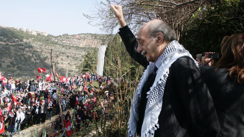 في ذكرى اغتيال والده.. جنبلاط يسلم كوفية دار المختارة لنجله