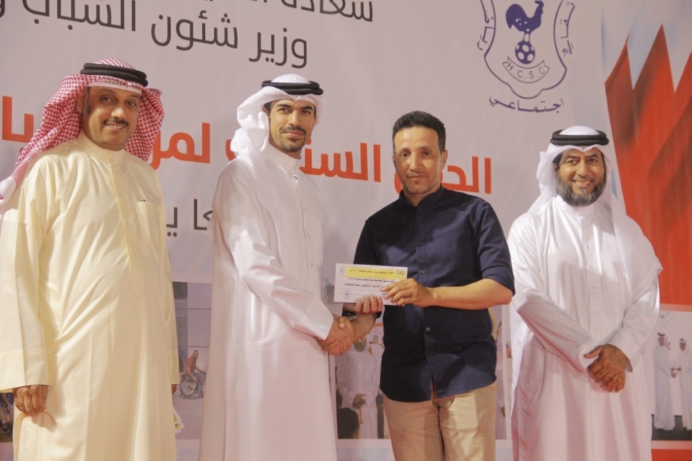 صقر بن سلمان يشهد الحفل السنوي لمركز شباب الهملة