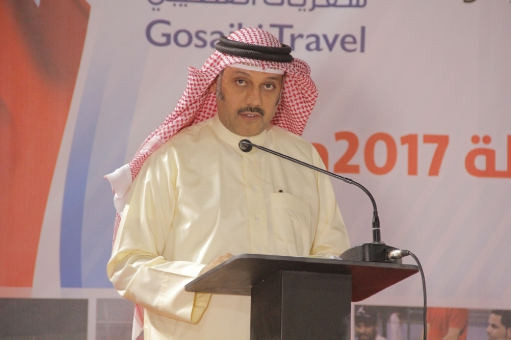 صقر بن سلمان يشهد الحفل السنوي لمركز شباب الهملة