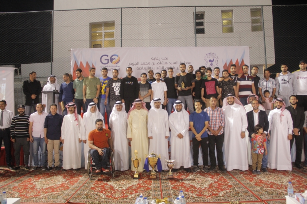 صقر بن سلمان يشهد الحفل السنوي لمركز شباب الهملة