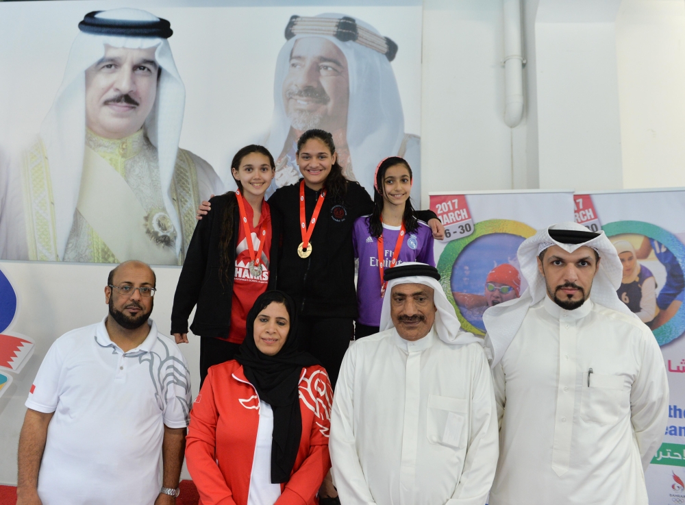 "سانت كريستوفر" تفرض حضورها على منافسات السباحة