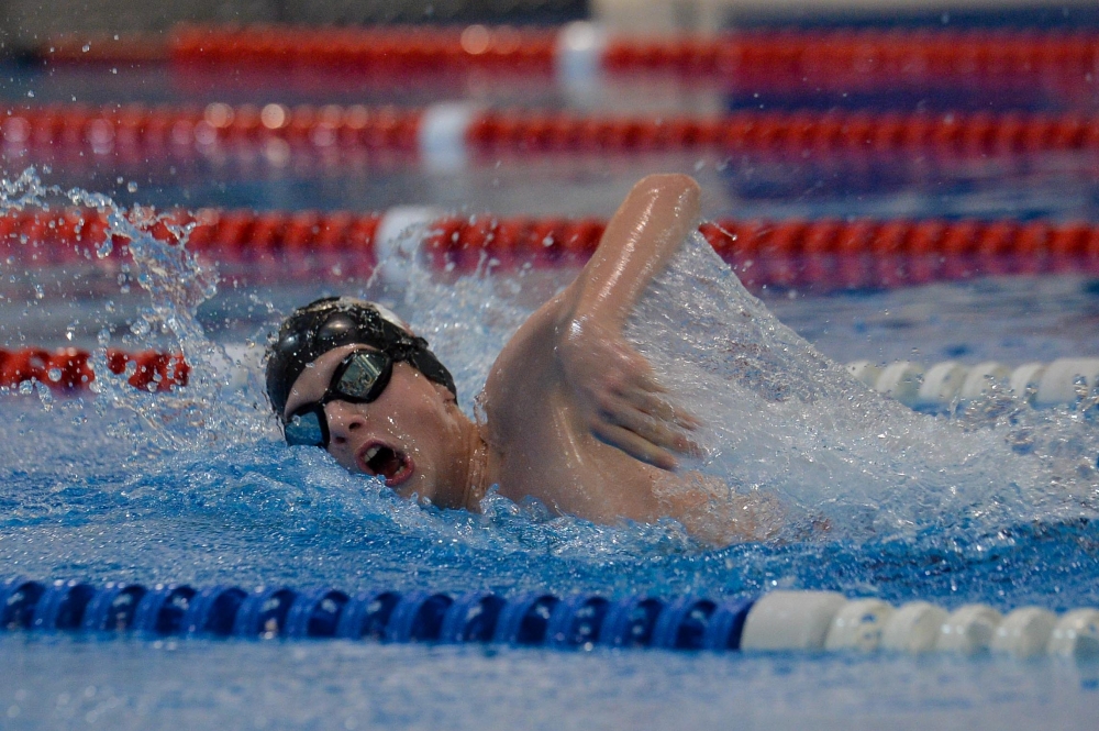 "سانت كريستوفر" تفرض حضورها على منافسات السباحة