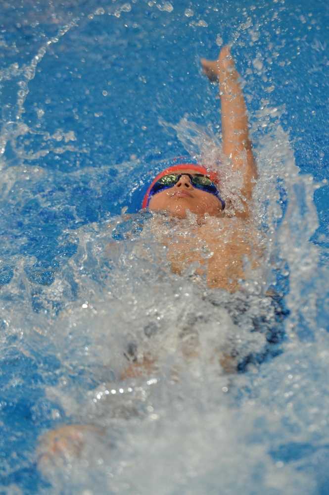 "سانت كريستوفر" تفرض حضورها على منافسات السباحة