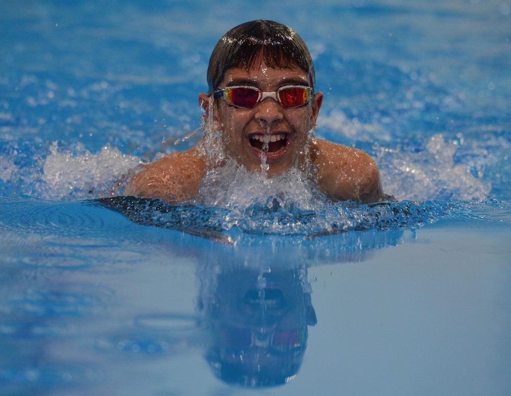 "سانت كريستوفر" تفرض حضورها على منافسات السباحة