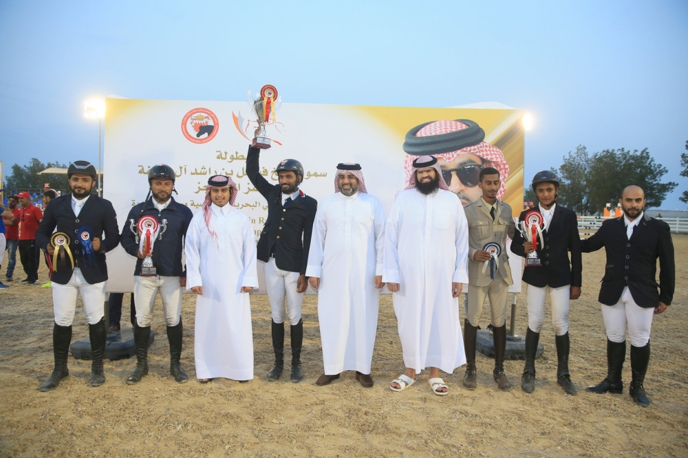 علي عيسى يحصد الجائزة الكبرى لبطولة فيصل بن حمد لقفز الحواجز