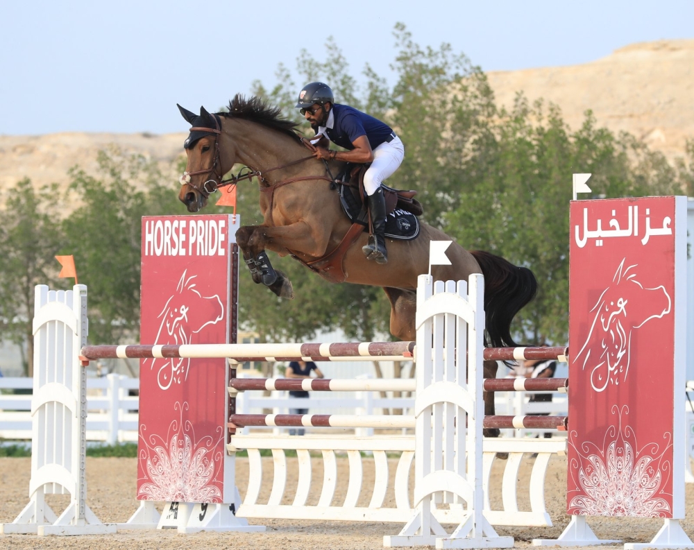 علي عيسى يحصد الجائزة الكبرى لبطولة فيصل بن حمد لقفز الحواجز