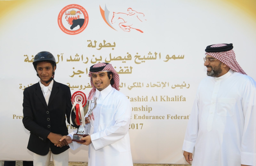 علي عيسى يحصد الجائزة الكبرى لبطولة فيصل بن حمد لقفز الحواجز