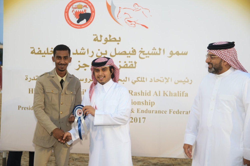 علي عيسى يحصد الجائزة الكبرى لبطولة فيصل بن حمد لقفز الحواجز