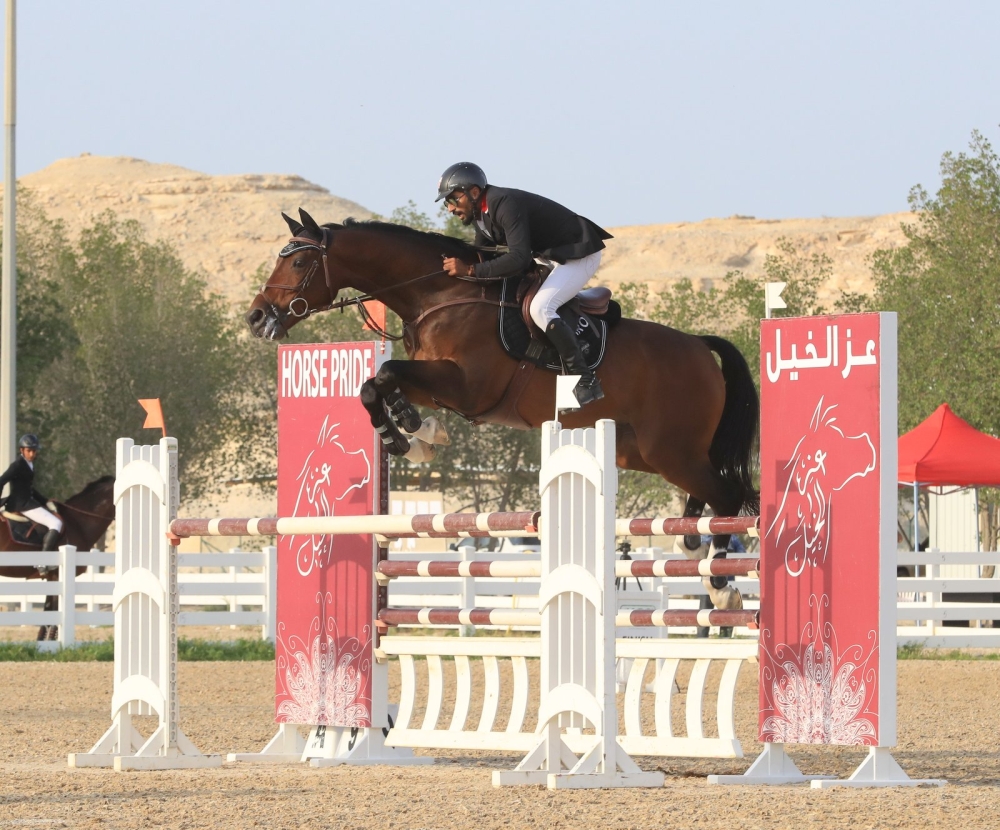 علي عيسى يحصد الجائزة الكبرى لبطولة فيصل بن حمد لقفز الحواجز