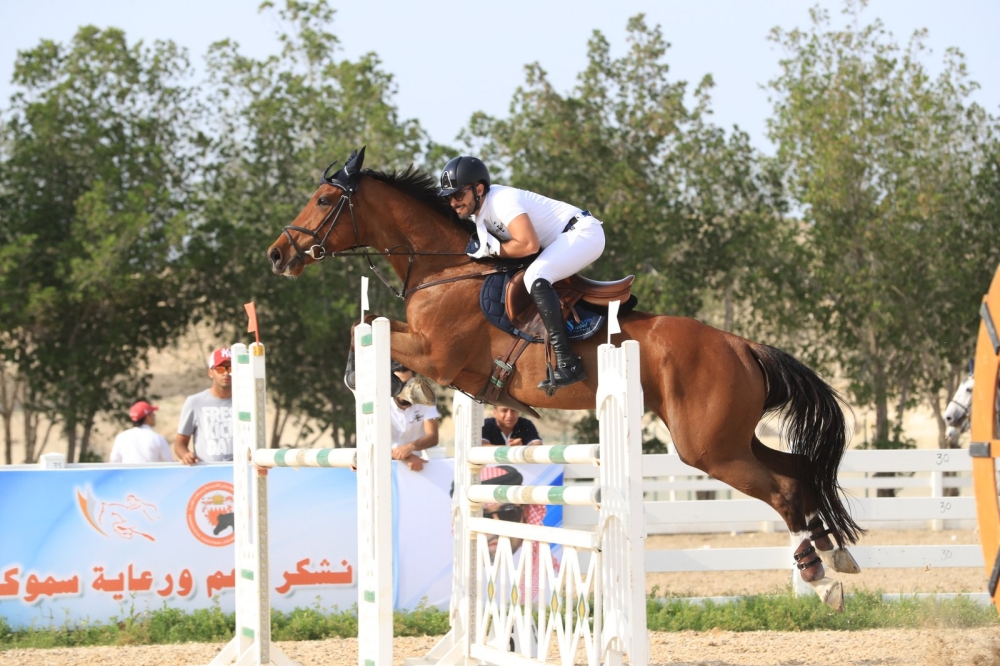 علي عيسى يحصد الجائزة الكبرى لبطولة فيصل بن حمد لقفز الحواجز