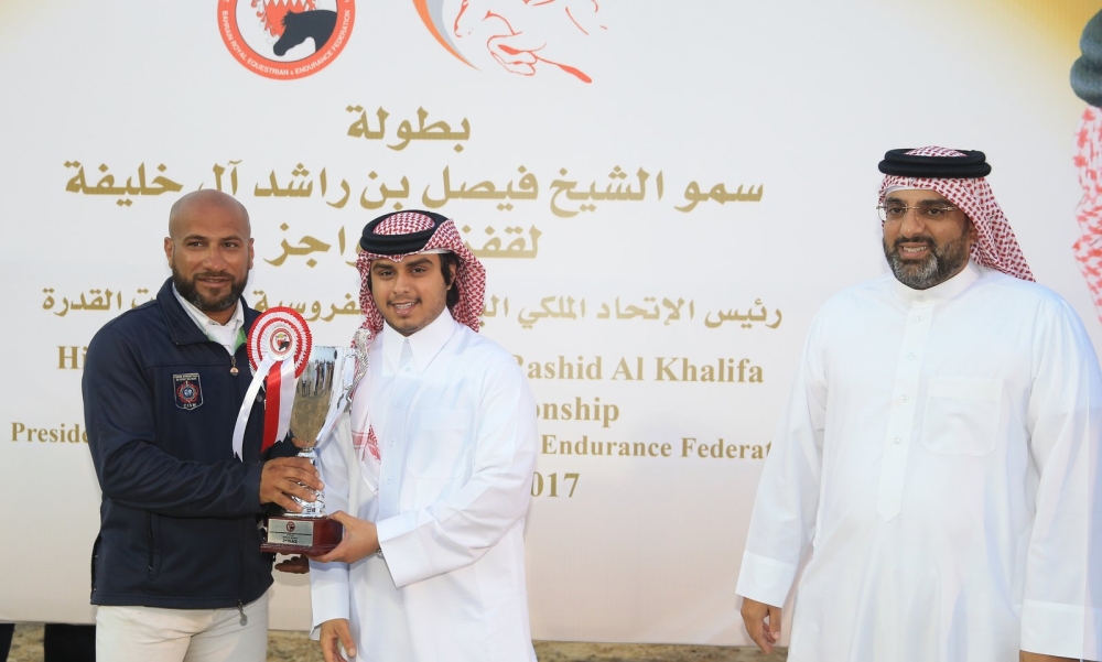 علي عيسى يحصد الجائزة الكبرى لبطولة فيصل بن حمد لقفز الحواجز