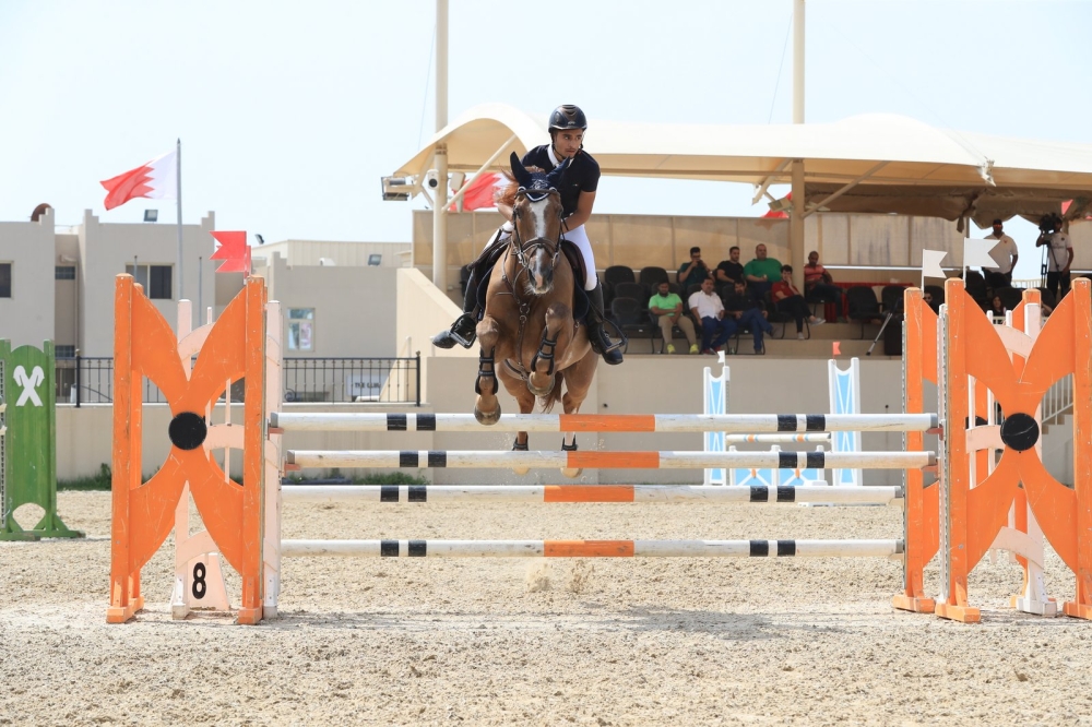 علي عيسى يحصد الجائزة الكبرى لبطولة فيصل بن حمد لقفز الحواجز