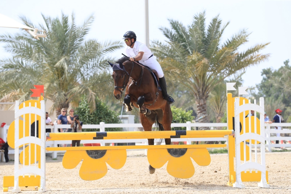 علي عيسى يحصد الجائزة الكبرى لبطولة فيصل بن حمد لقفز الحواجز