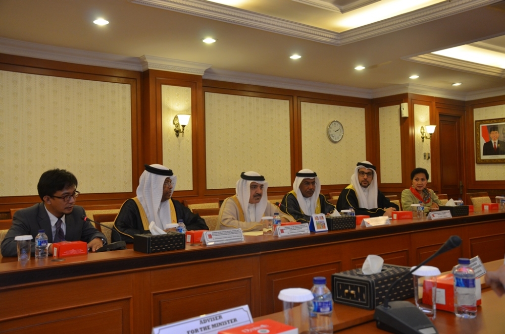 الوفد النيابي باندونيسيا: دراسة رفع حظر استقطاب خدم المنازل للبحرين