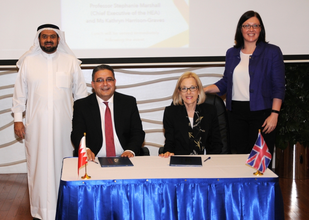 "التطبيقية" تكرم أعضاء هيئة التدريس الحاصلين على زمالة "التعليم العالي البريطانية"