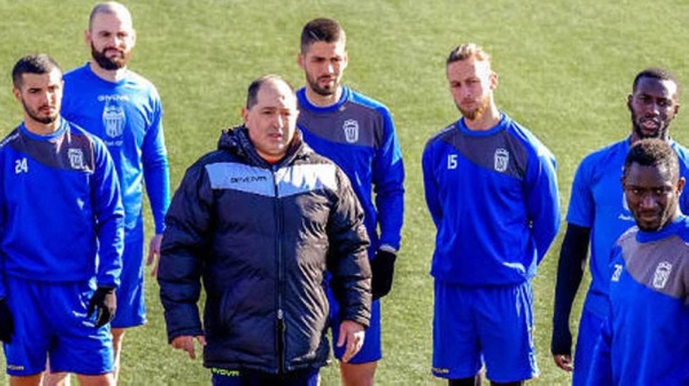 الشرطة تقبض على مدرب إلدينسي للتحقيق في مباراة برشلونة