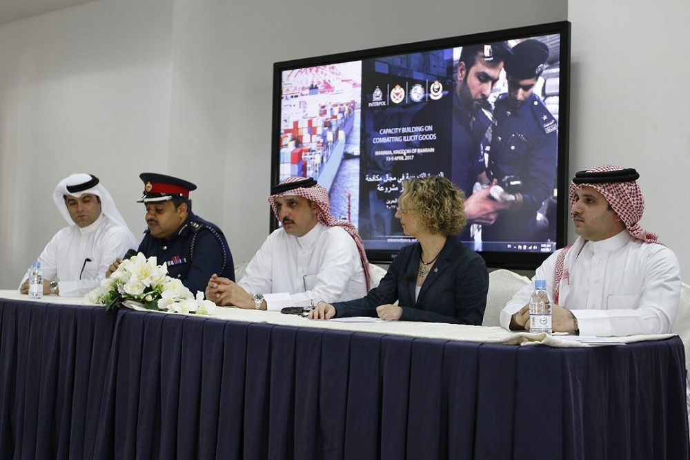 "أكاديمية الشرطة" و"مكافحة الفساد" تنظمان دورة التجارة غير المشروعة