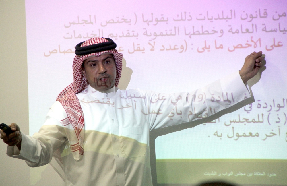 "التنمية السياسية" يوضح حدود العلاقة بين "النواب" و"البلديات"