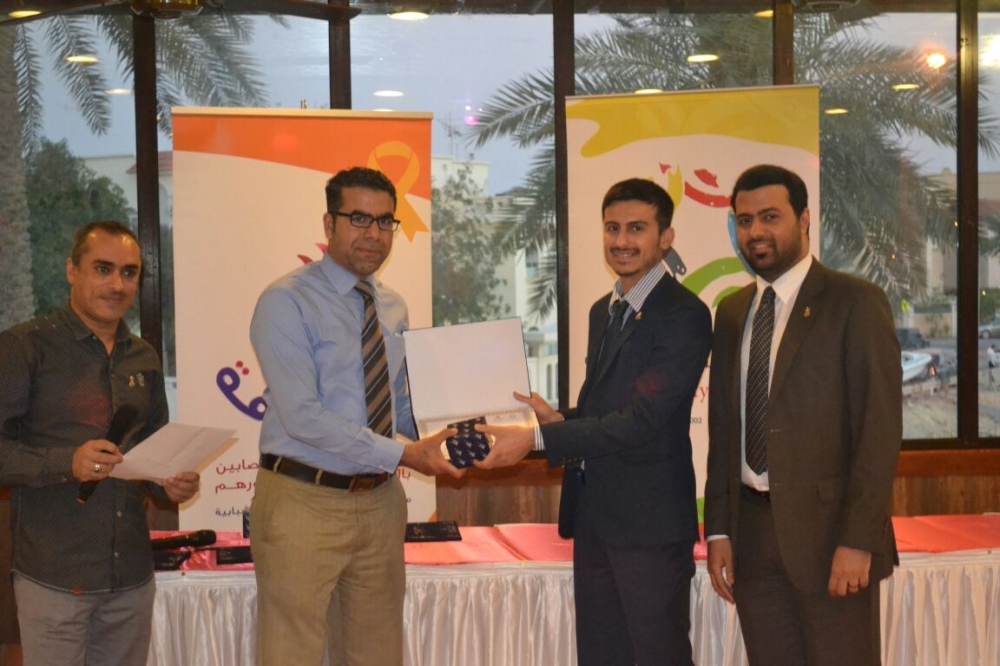 "ابتسامة" تكرِّم المتطوعين لتدريس الأطفال مرضى السرطان